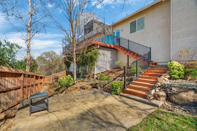 1050 Hillsdale Court, Redding, CA 96003