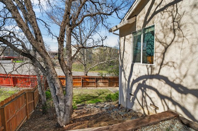 1050 Hillsdale Court, Redding, CA 96003