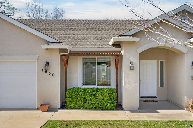 1050 Hillsdale Court, Redding, CA 96003