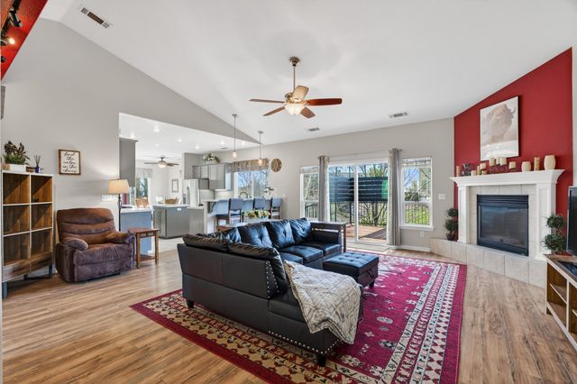 1050 Hillsdale Court, Redding, CA 96003