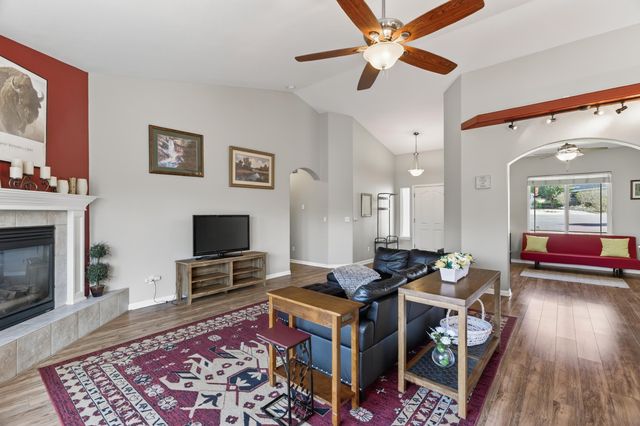 1050 Hillsdale Court, Redding, CA 96003