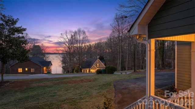 1665 Sherwood Court, Sherrills Ford, NC 28673