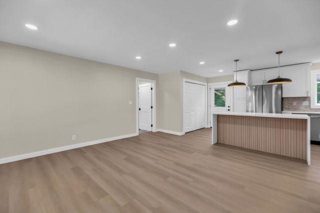 2054 Shelby Dr, Clarksville, TN 37043