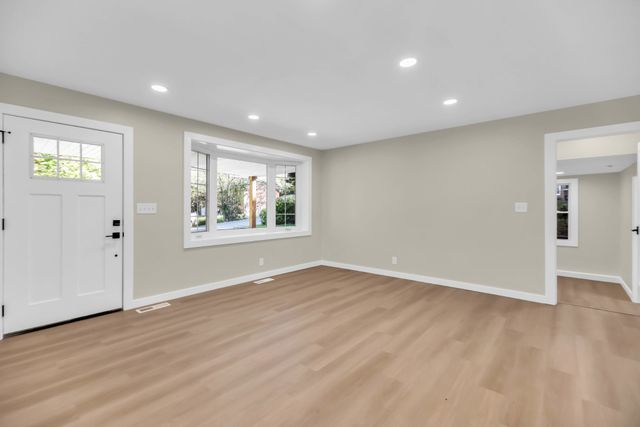 2054 Shelby Dr, Clarksville, TN 37043