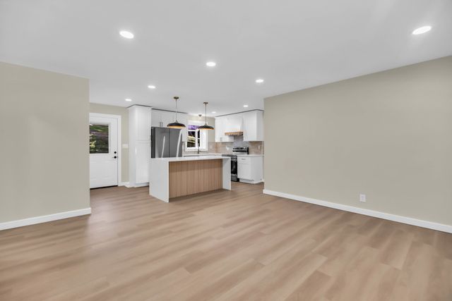2054 Shelby Dr, Clarksville, TN 37043