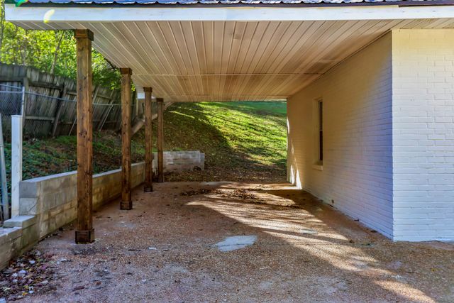 2054 Shelby Dr, Clarksville, TN 37043