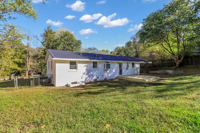 2054 Shelby Dr, Clarksville, TN 37043