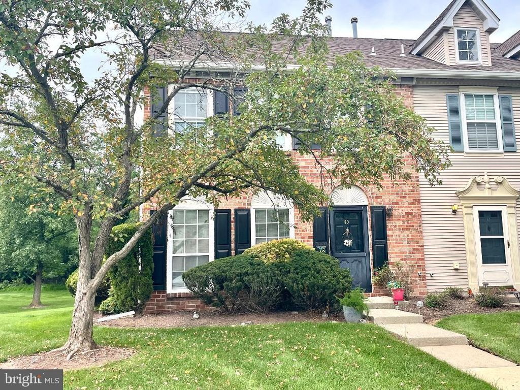 45 TOWNSEND CT, FRANKLIN PARK, NJ 08823 — photo 2