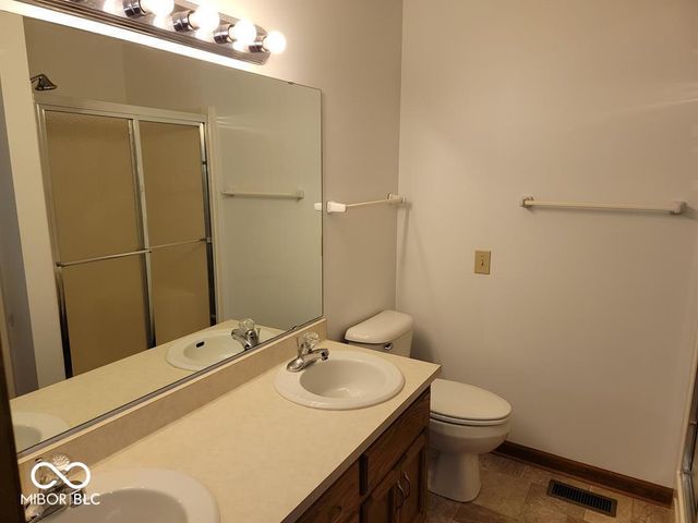 412 Hall Drive, Greenwood, IN 46142