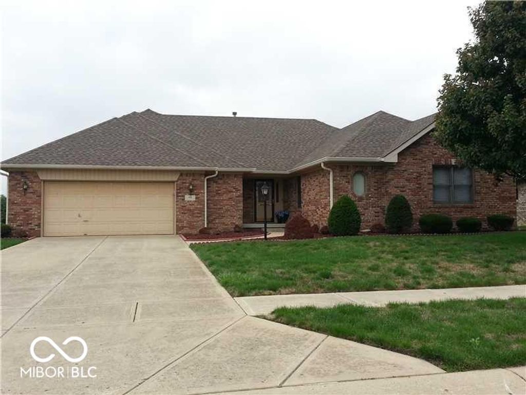 412 Hall Drive, Greenwood, IN 46142
