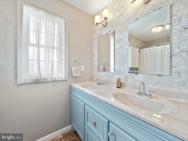 112 HARRISON AVE, Waynesboro, PA 17268