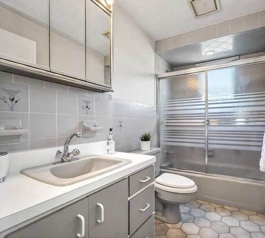 26 Garfield Rd, Melrose, MA 02176