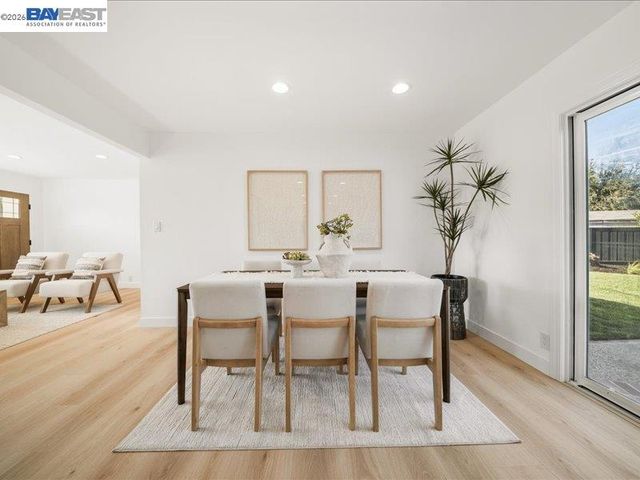 7654 Brighton Dr, Dublin, CA 94568