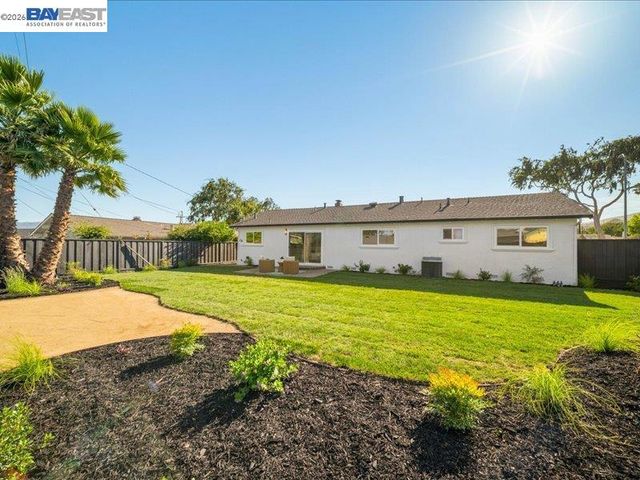 7654 Brighton Dr, Dublin, CA 94568