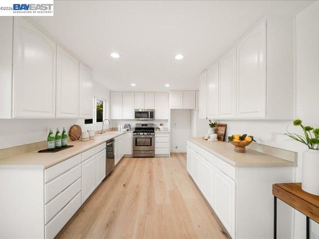 7654 Brighton Dr, Dublin, CA 94568