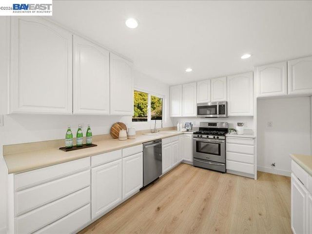 7654 Brighton Dr, Dublin, CA 94568