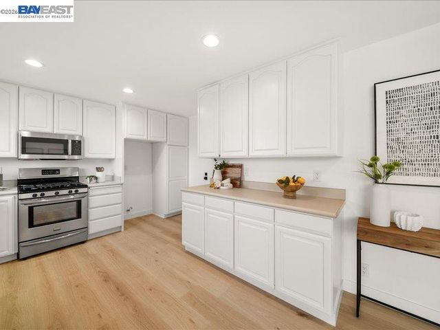 7654 Brighton Dr, Dublin, CA 94568