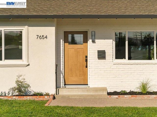 7654 Brighton Dr, Dublin, CA 94568