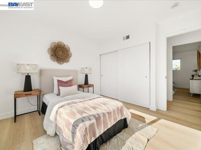 7654 Brighton Dr, Dublin, CA 94568