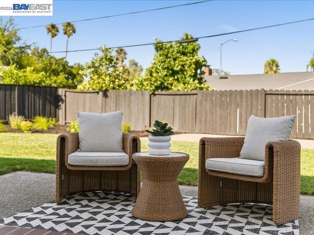 7654 Brighton Dr, Dublin, CA 94568