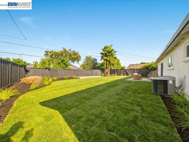 7654 Brighton Dr, Dublin, CA 94568