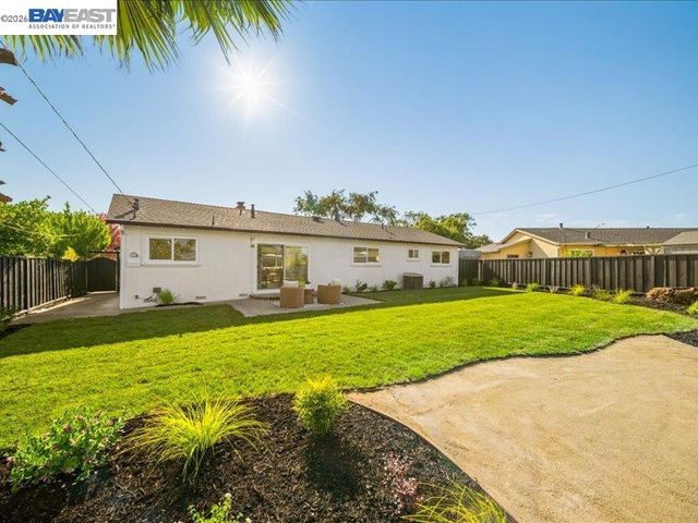 7654 Brighton Dr, Dublin, CA 94568