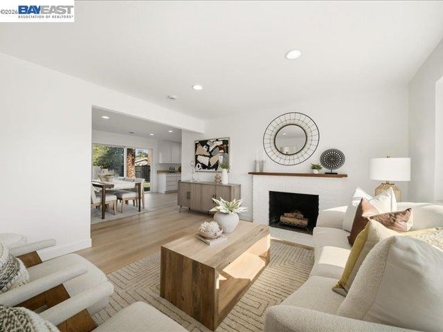 7654 Brighton Dr, Dublin, CA 94568