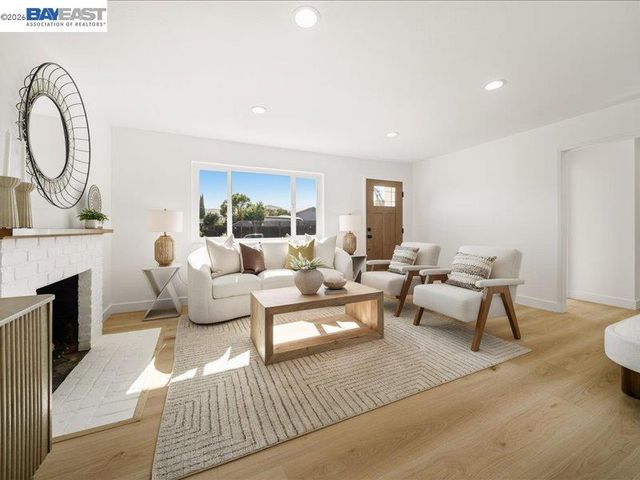 7654 Brighton Dr, Dublin, CA 94568