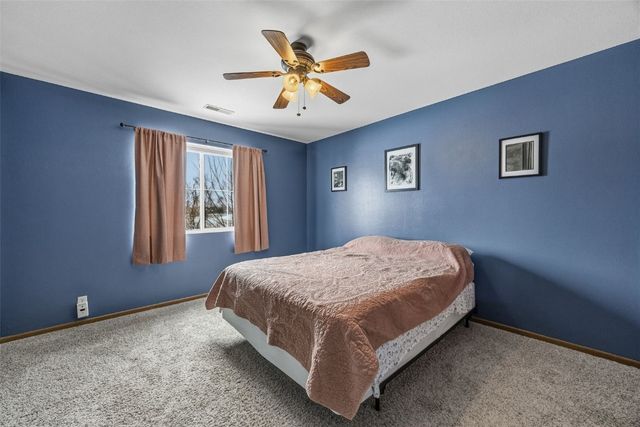 72 Miller Ave SW SW 8, Cedar Rapids, IA 52404