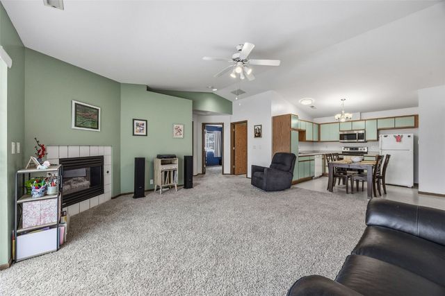 72 Miller Ave SW SW 8, Cedar Rapids, IA 52404