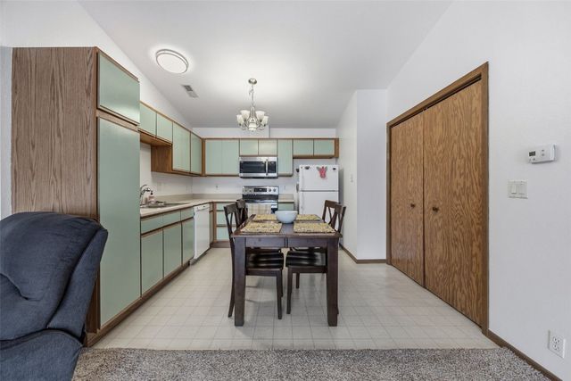 72 Miller Ave SW SW 8, Cedar Rapids, IA 52404