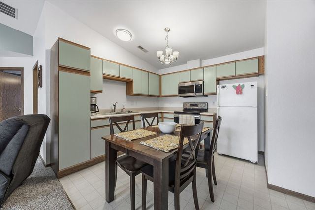 72 Miller Ave SW SW 8, Cedar Rapids, IA 52404