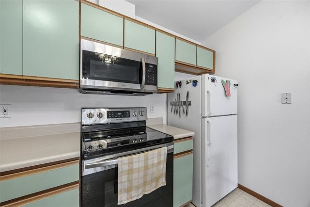 72 Miller Ave SW SW 8, Cedar Rapids, IA 52404