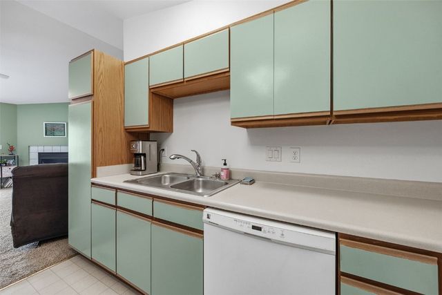 72 Miller Ave SW SW 8, Cedar Rapids, IA 52404