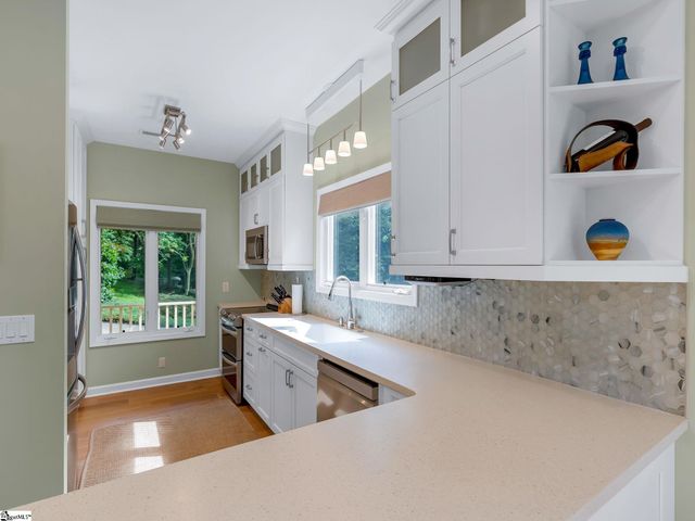 15 Grosbeak Way, Landrum, SC 29356