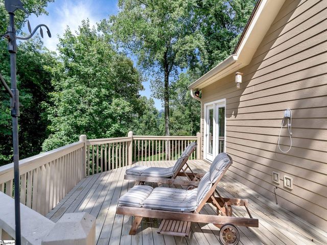 15 Grosbeak Way, Landrum, SC 29356