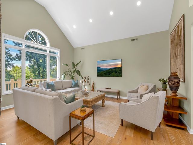 15 Grosbeak Way, Landrum, SC 29356