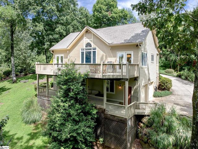 15 Grosbeak Way, Landrum, SC 29356