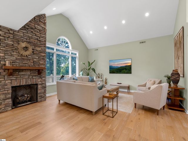 15 Grosbeak Way, Landrum, SC 29356