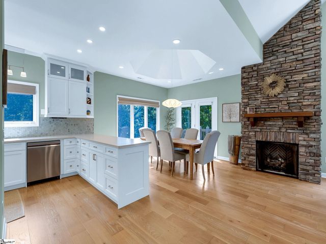 15 Grosbeak Way, Landrum, SC 29356