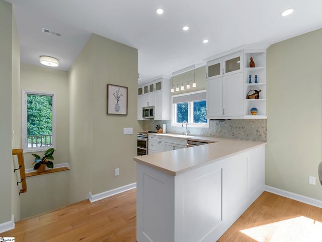 15 Grosbeak Way, Landrum, SC 29356