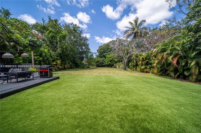 555 NE 127th Street, North Miami, FL 33161