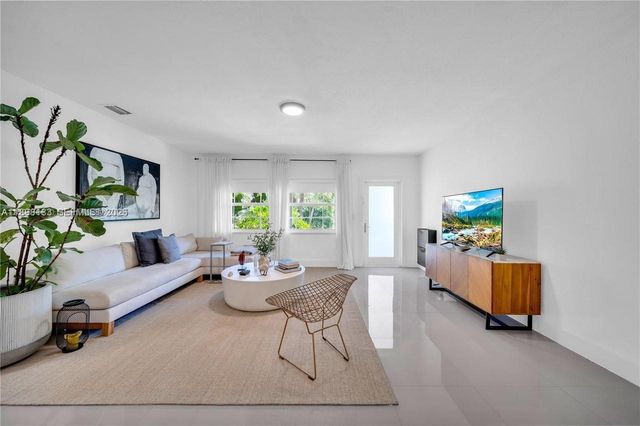 555 NE 127th Street, North Miami, FL 33161