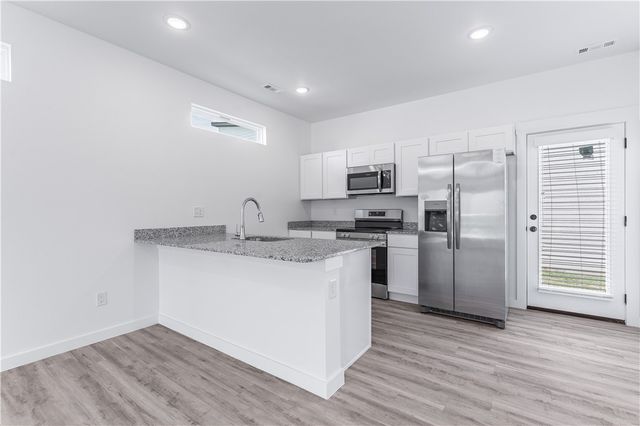 860 States Avenue, Bentonville, AR 72713