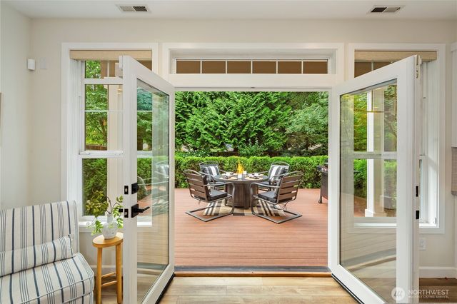 2609 E Beaver Lake Drive SE, Sammamish, WA 98075