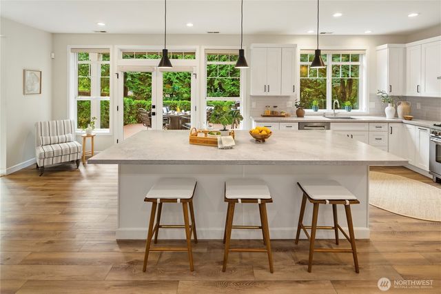 2609 E Beaver Lake Drive SE, Sammamish, WA 98075