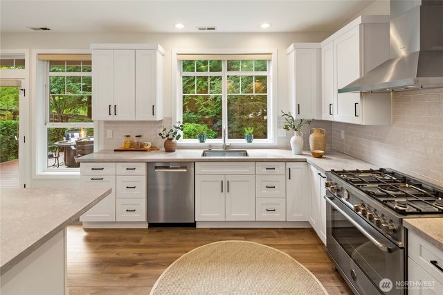 2609 E Beaver Lake Drive SE, Sammamish, WA 98075
