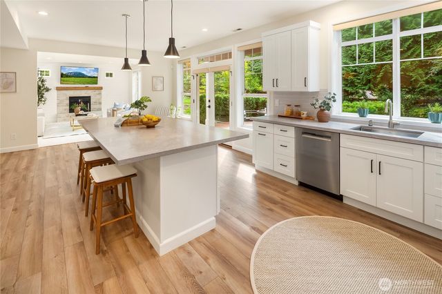 2609 E Beaver Lake Drive SE, Sammamish, WA 98075