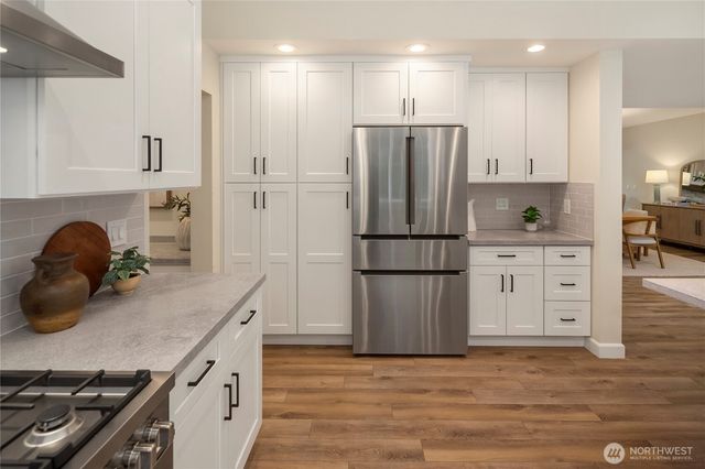2609 E Beaver Lake Drive SE, Sammamish, WA 98075