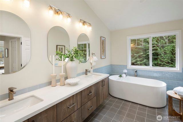 2609 E Beaver Lake Drive SE, Sammamish, WA 98075